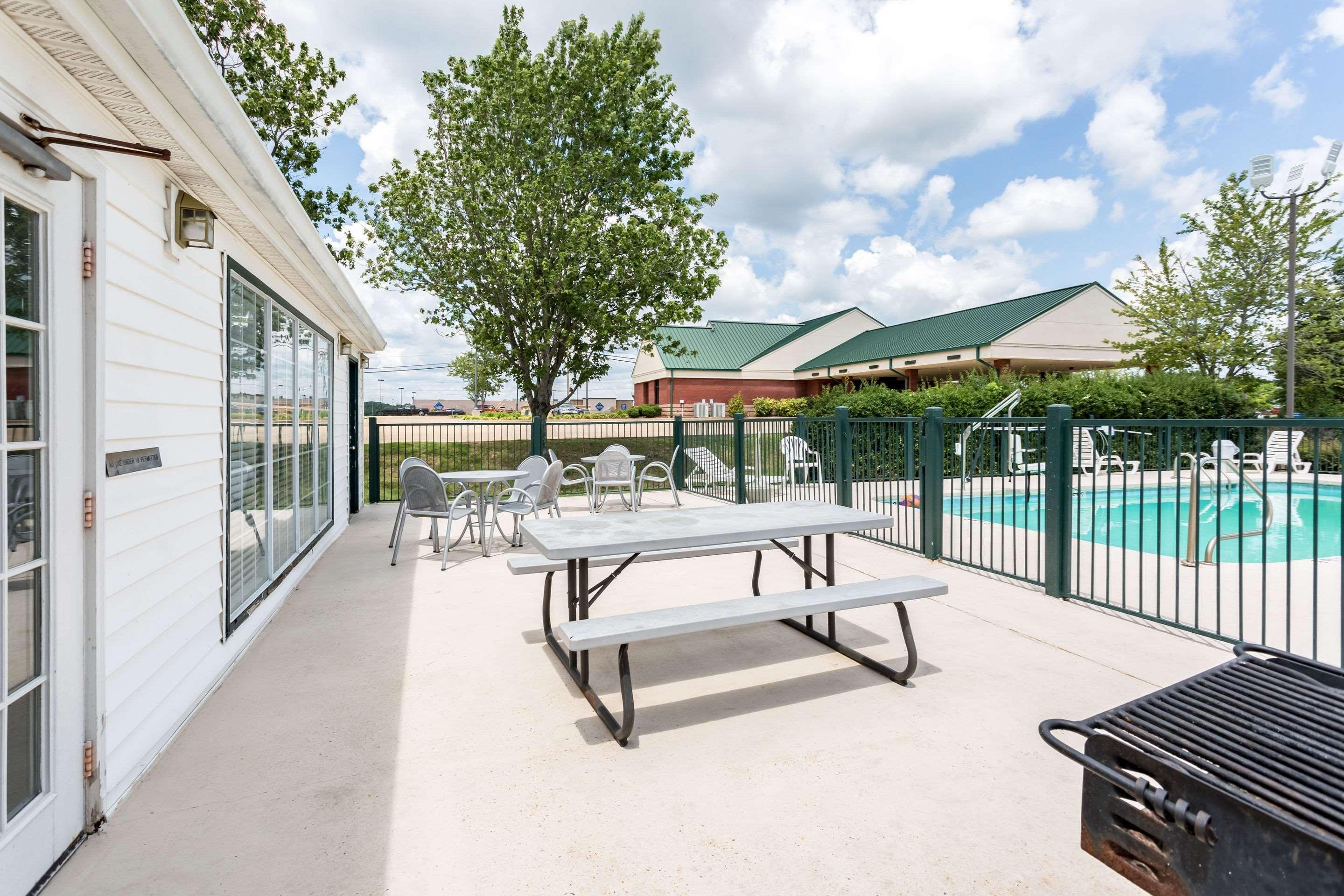 Econo Lodge Tupelo Kültér fotó